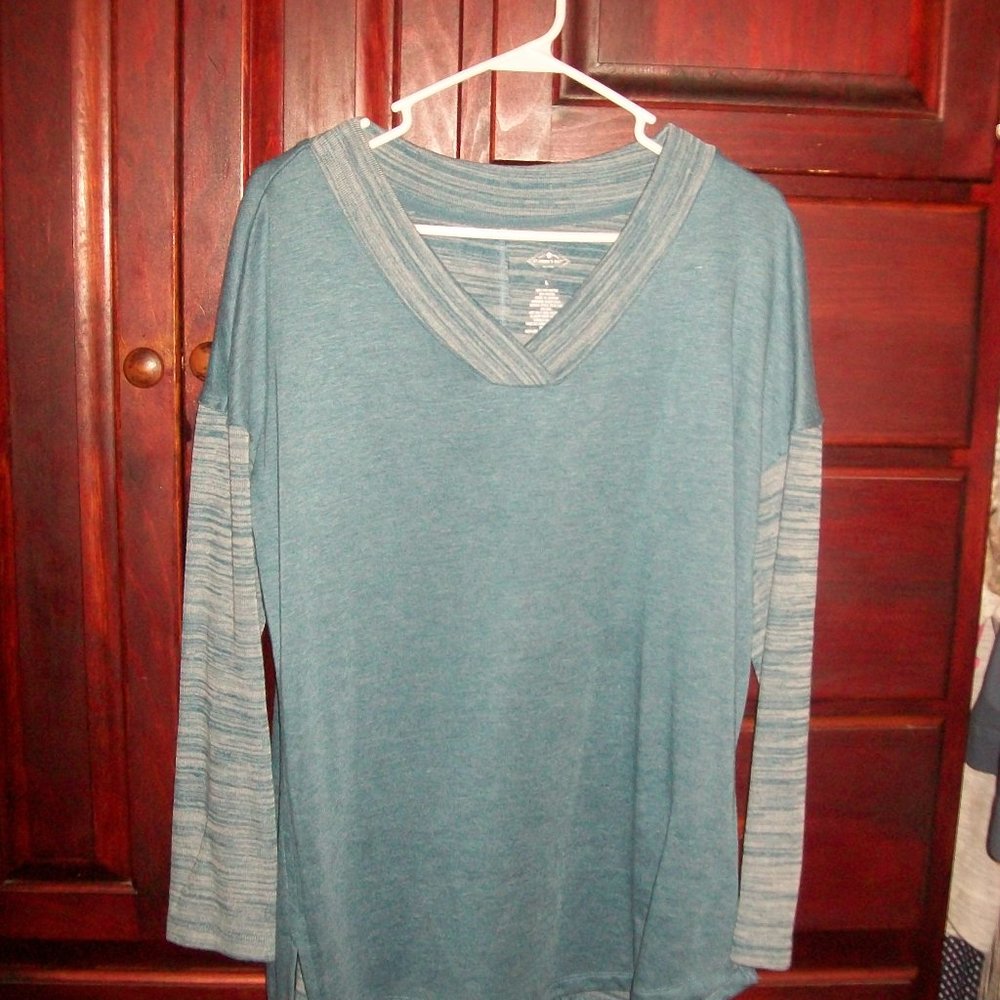 V Neck Detailed Pullover